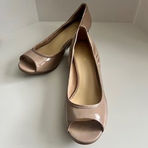 Cole Haan Air Tali Wedge, Nude Patent Peep Toe, NIB, sz. 9.5M